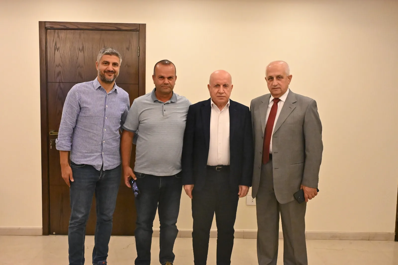 رئيس مجلس الجنوب المهندس هاشم حيدر يستقبلو فودًا من البلديات